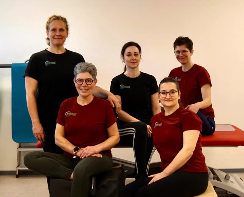 Das Team der Physiotherapie Gebhardt und Schrader im Behandlungsraum